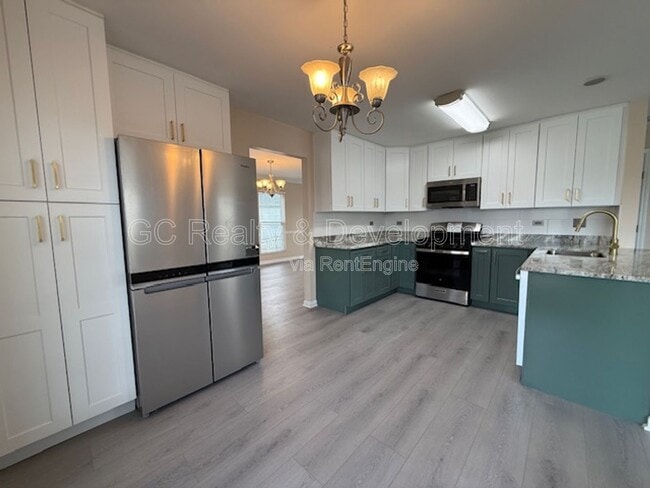 Building Photo - 468 Columbine Ln