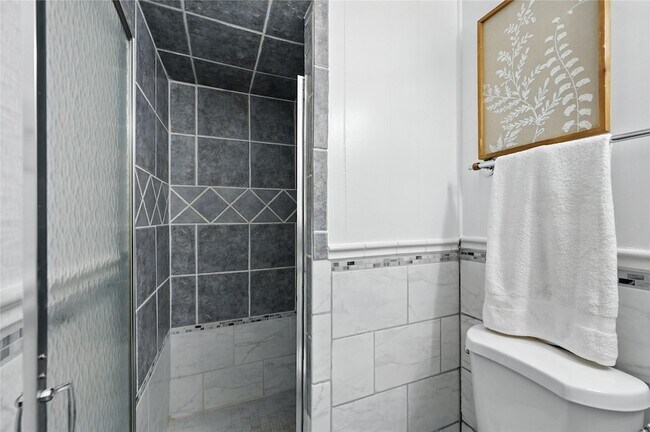 Building Photo - 214 Dorris Dr