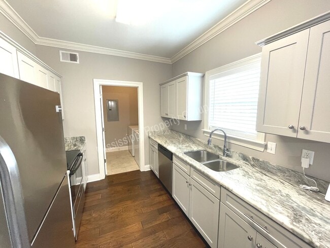 Building Photo - 4BD/4.5BA FOR RENT - Only Through 7/18/2024