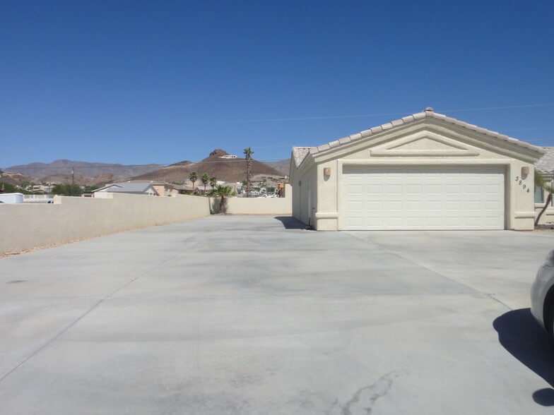 Building Photo - 3894 Bluegrass Ct