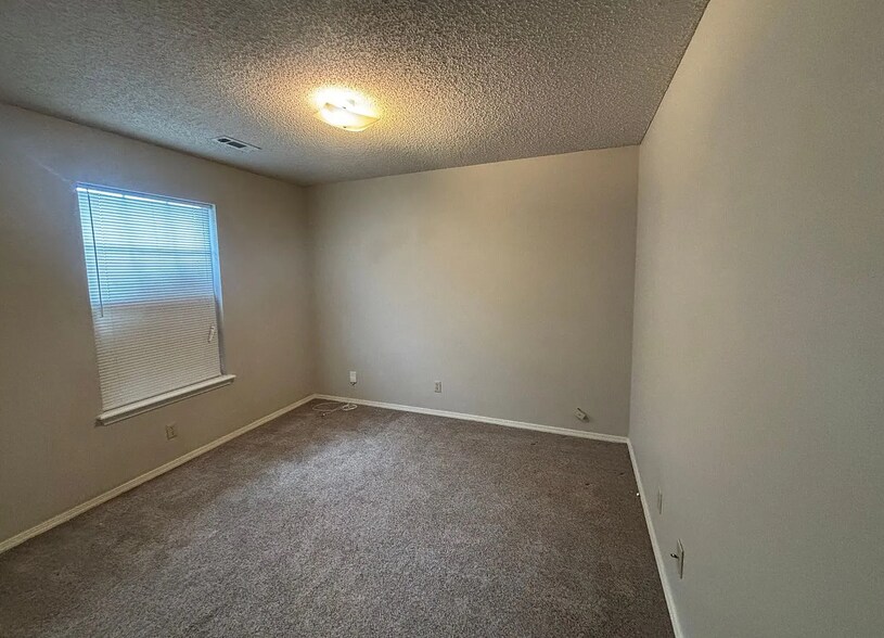 Building Photo - 507 B Camellia Dr.