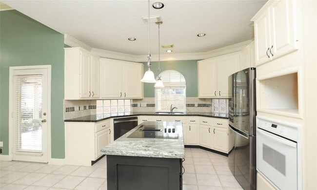 Building Photo - 7502 Holly Ct Estates Dr