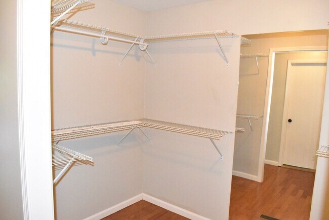 Building Photo - 3 Bed/2 Bath Home in East Nashville, Fenced Yard, Hardwood Floors, Minutes to Shelby Bottoms