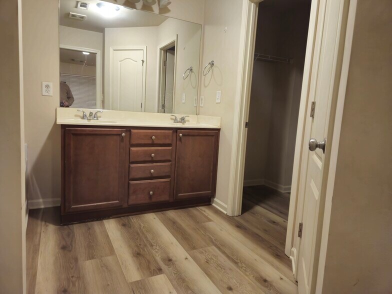 Building Photo - 3328 Sardis Bend Dr