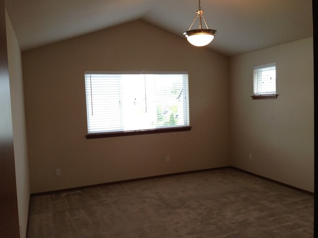 Building Photo - 202 Hawk Ave SW