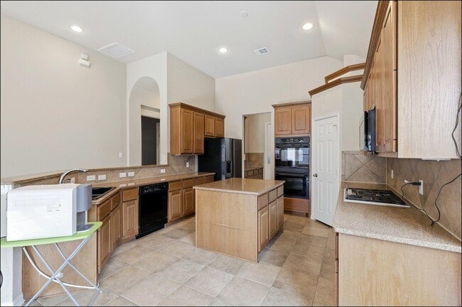 Building Photo - 14775 Holly Leaf Dr