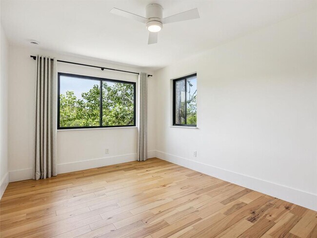 Building Photo - 3911 Dry Creek Dr