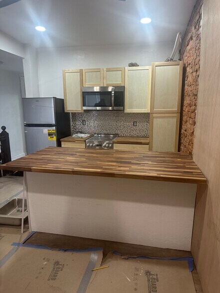 Kitchen - 5018 Wayne Ave