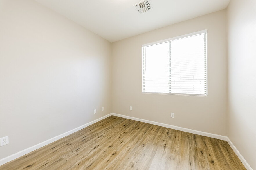 Building Photo - 43362 N Vista Hills Dr