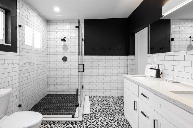 Building Photo - 1651 SW 13th Ave