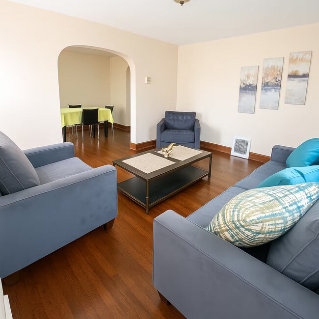 Building Photo - 532 W Ravenwood Ave