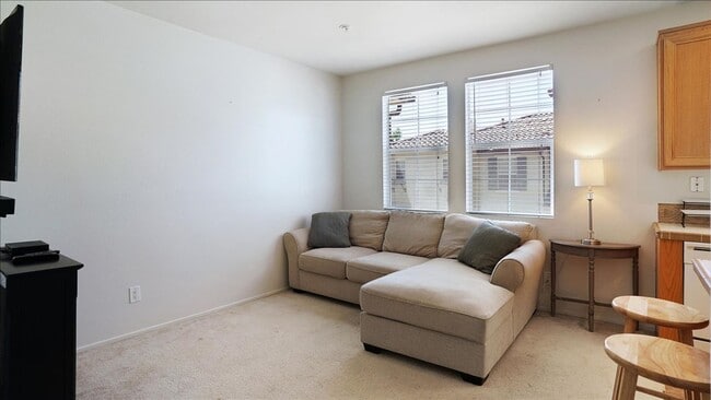 Building Photo - Beautiful Tri-Level Valencia Townhome with...