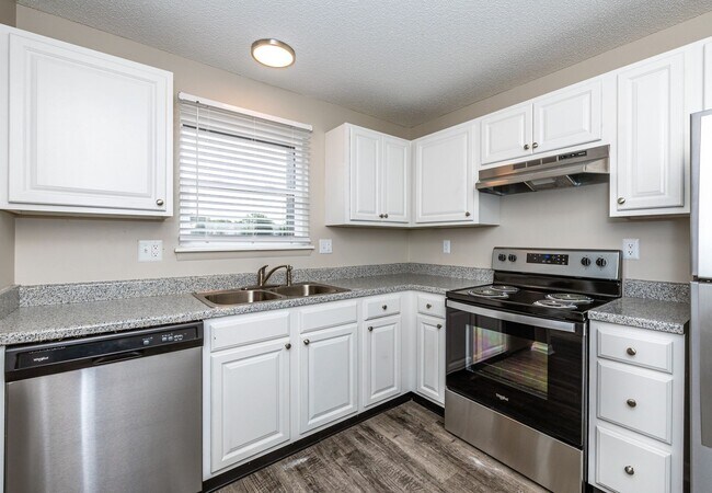 Building Photo - Updated 1 Bedroom Apartment in Overland Pa...