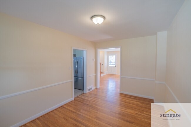 Building Photo - 1444 Meridene Dr