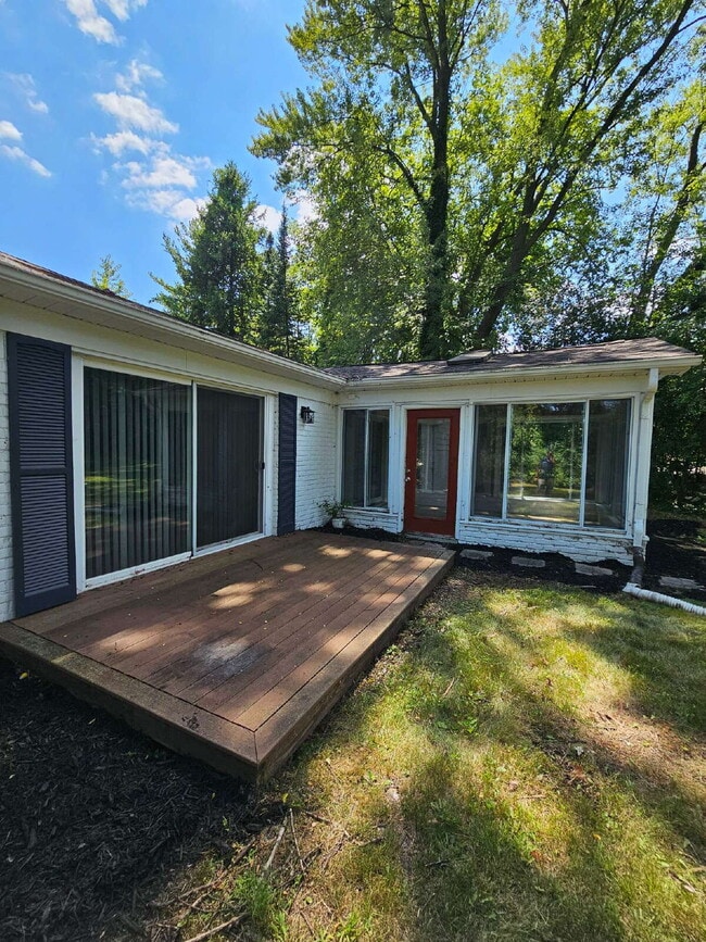 Building Photo - Private 4 Bedroom Home on 0.75 Acres with Great Room Fireplace, Wet Bar & 3-Season Room, 2 Car At...