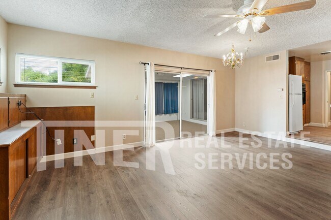 Building Photo - 2267 La Grama Dr