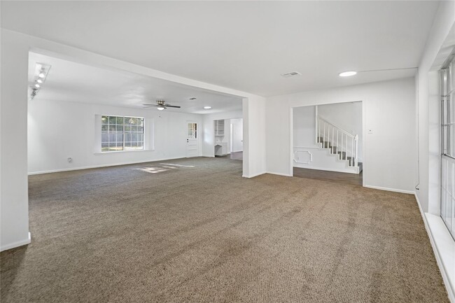 Building Photo - 1111 Manatee Ln