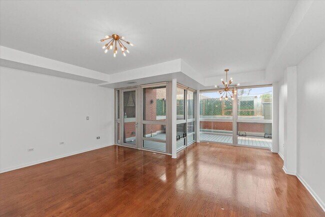 Primary Photo - 744 W Fullerton Pkwy