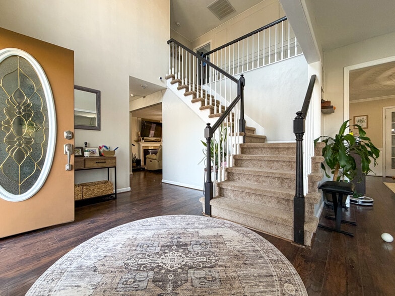 Building Photo - 2316 Eagle Dr