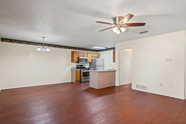 Building Photo - 2721 La Jolla Ct