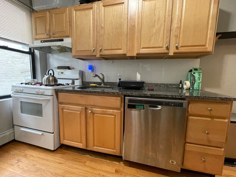 Primary Photo - 181 Allston St