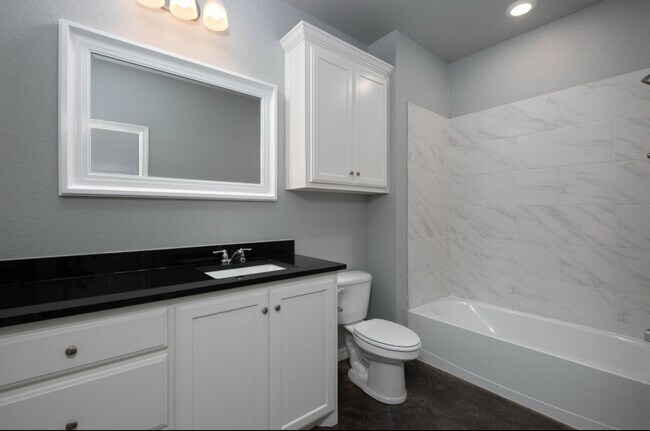 Building Photo - 6703 Star Ln