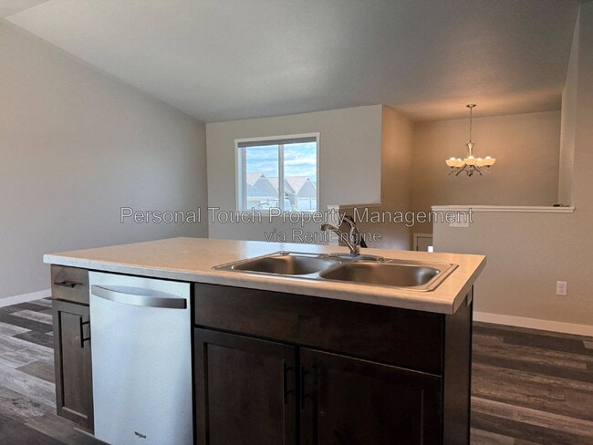 Building Photo - 1067 Barnes Dr W