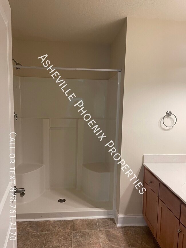 Building Photo - 120 Little Fox