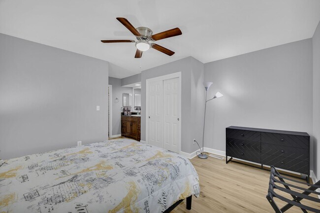Building Photo - 290 Appleby Dr