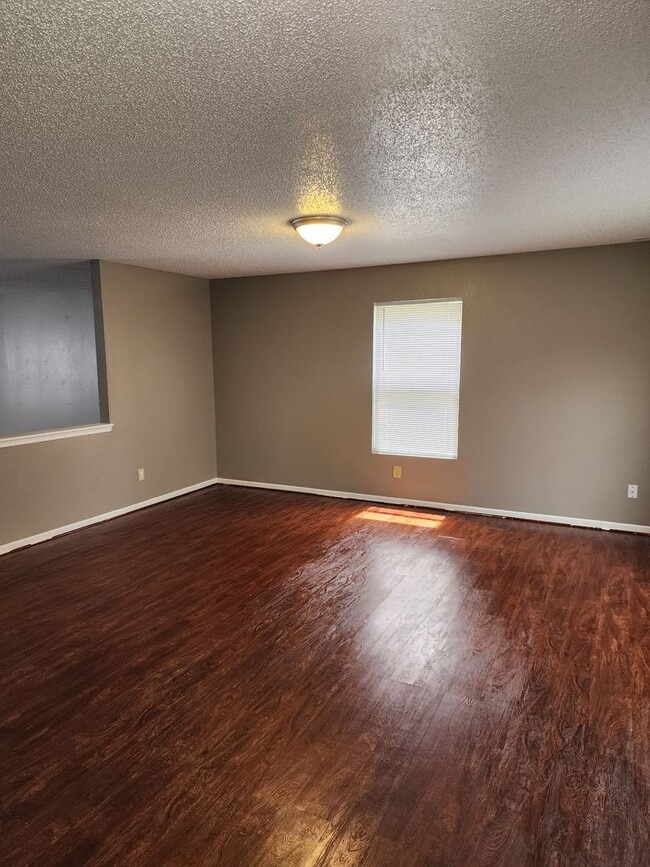 Building Photo - Great single family home!