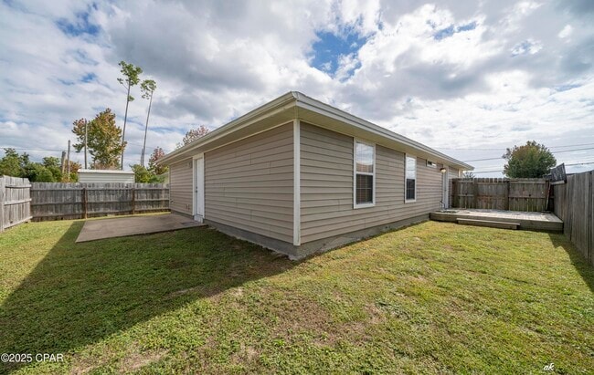 Building Photo - 3127 Douglas Rd