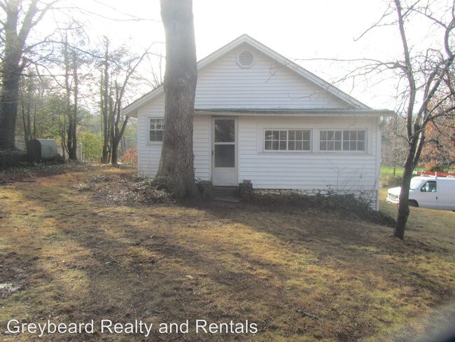 Building Photo - 704 9th St