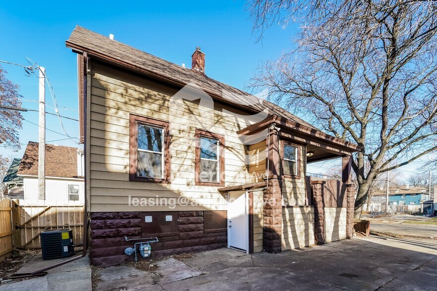 Building Photo - 3113 N 40th St