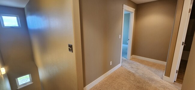 Building Photo - 1035 Rd Runner St