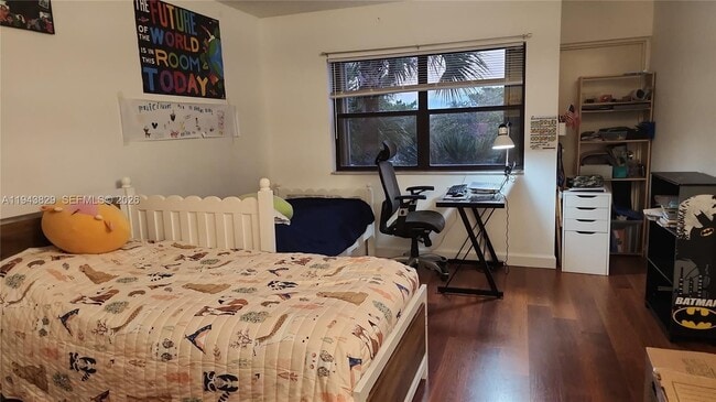 Building Photo - 200 Lakeview Dr