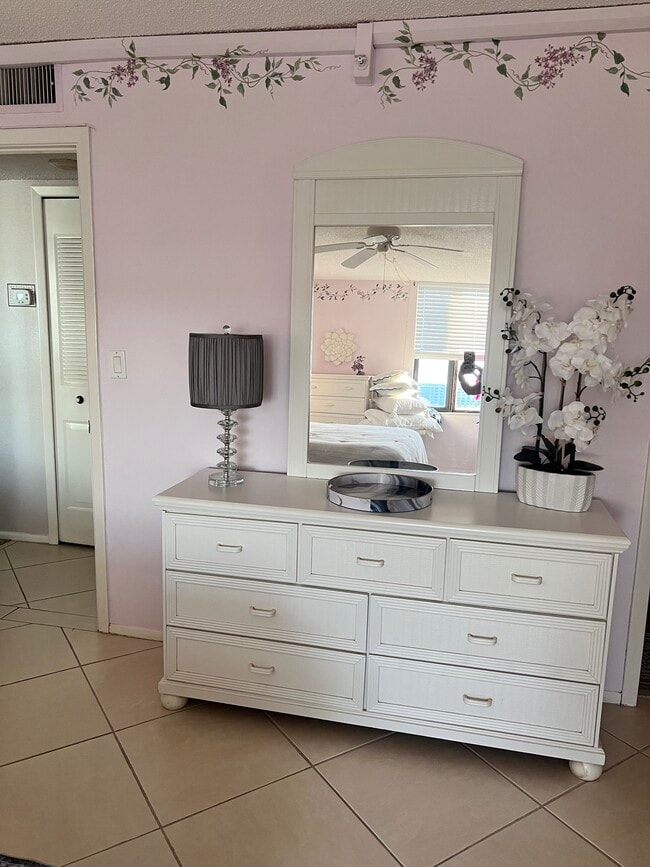 Building Photo - 255 Dolphin Point