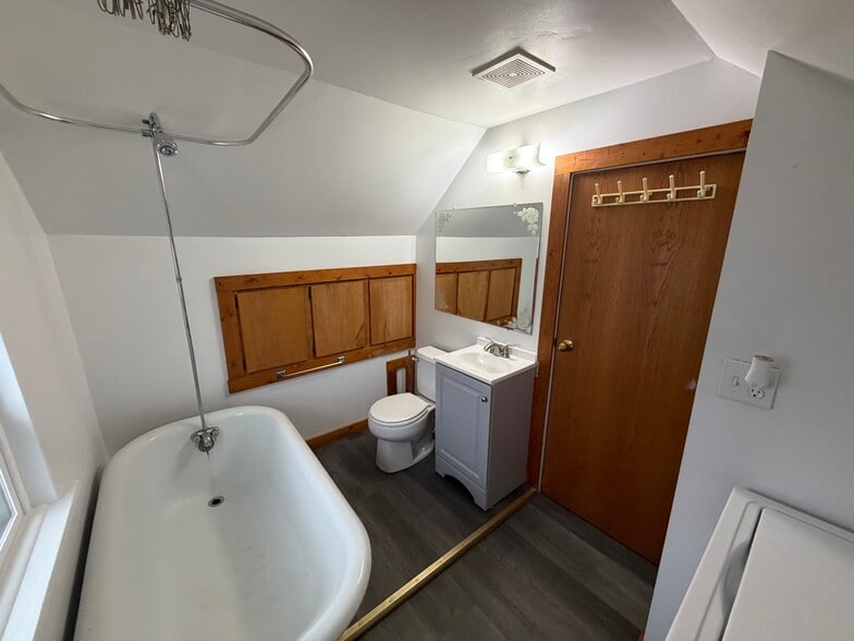 Bathroom - 6318 W Grant St