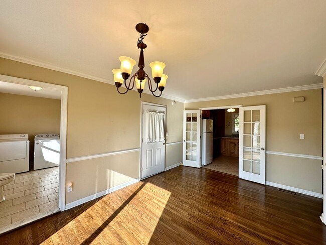 Building Photo - Charming 3 Bedroom/1.5 Bathroom Home in Norrisville, MD!