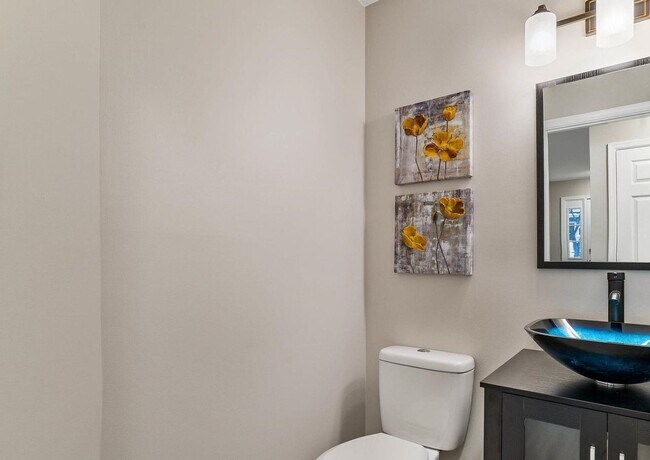 Building Photo - Gorgeous End Unit townhouse with WATER VIEWS ready mid August!