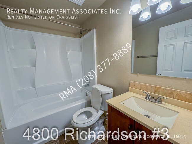 Building Photo - Great Townhouse Located on The Bench!!!