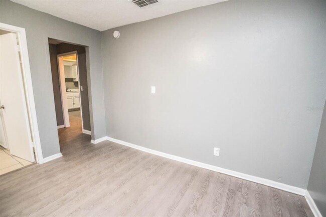 Building Photo - 2315 W Rio Vista Ave