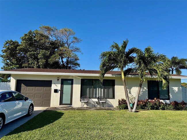 Building Photo - 1101 SE 4th Ct