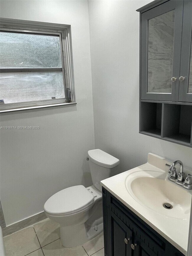 Building Photo - 846 SW 10th St