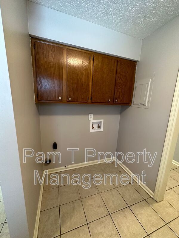 Building Photo - 1 Flowering Peach Ct