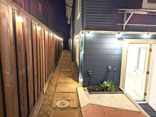 Building Photo - Charming remodeled lower unit with amazing yard and laundry