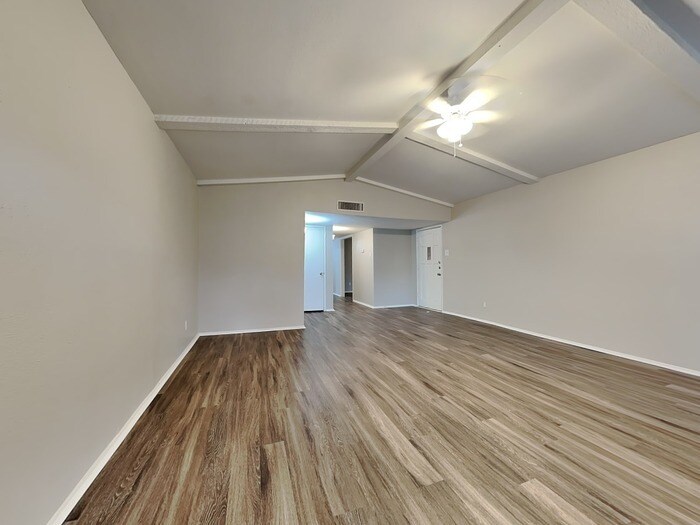 Building Photo - 446 Thistle Dr