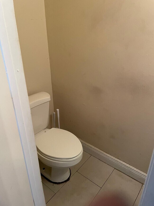 Building Photo - 8249 Fairway Rd