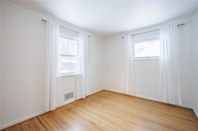 Building Photo - 105 Chestnut Dr