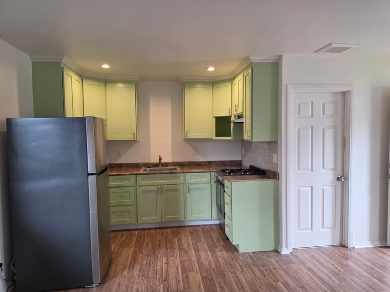 Kitchen - 4427 4th Ave