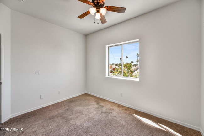 Building Photo - 3805 E Earll Dr